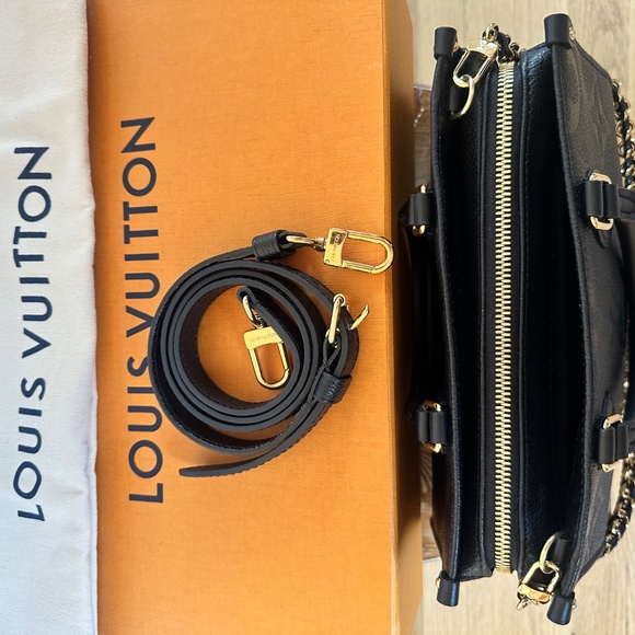 Louis Vuitton OnTheGo East West Black Embossed Leather Tote Bag - Picture 11 of 11